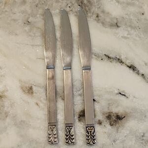 Set of 3 Vintage Carlyle Stainless Steel Dinner Knives.